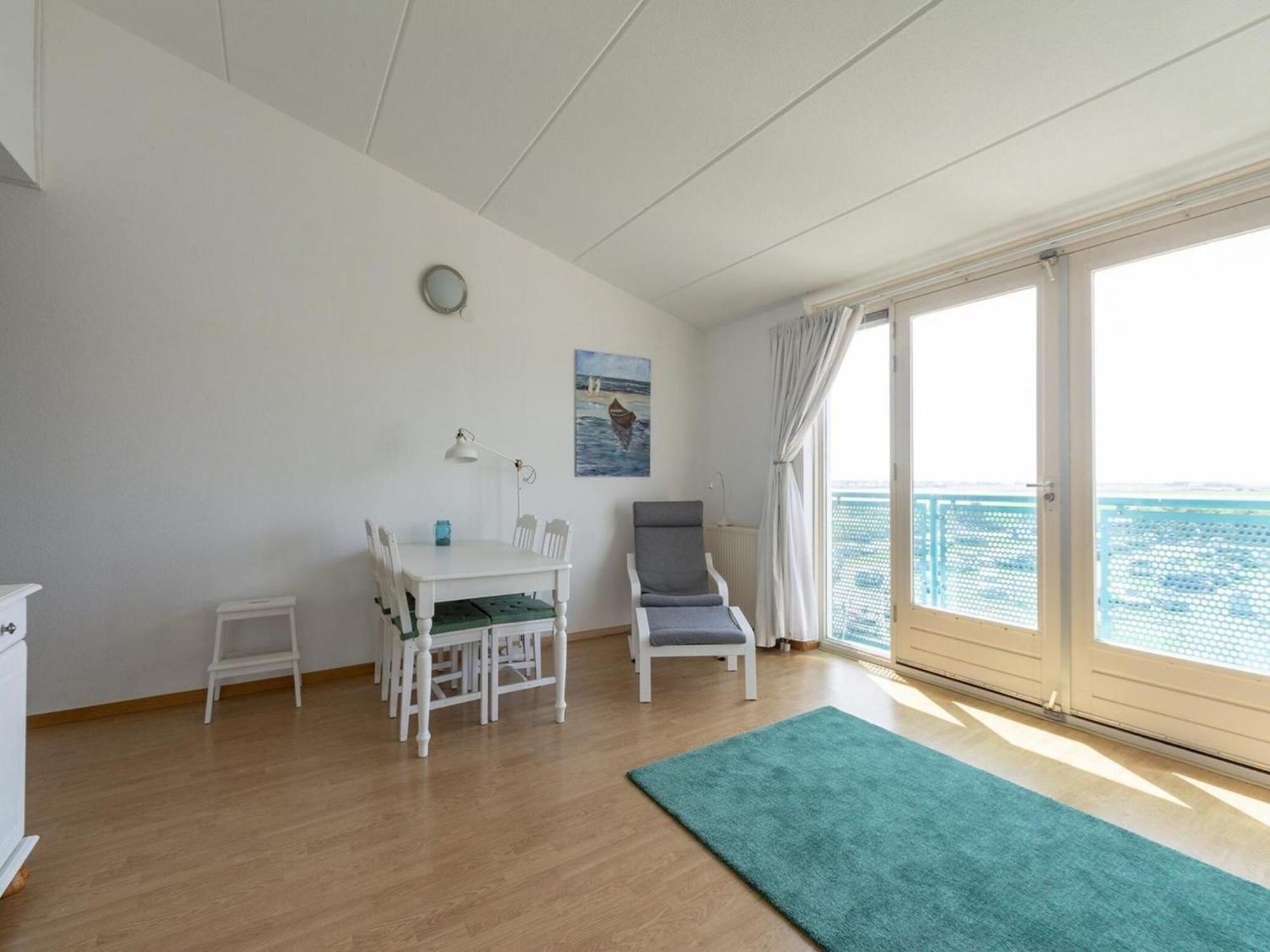 An Apartment That Is Attractively Furnished ยูเลียนาดอร์ป ภายนอก รูปภาพ